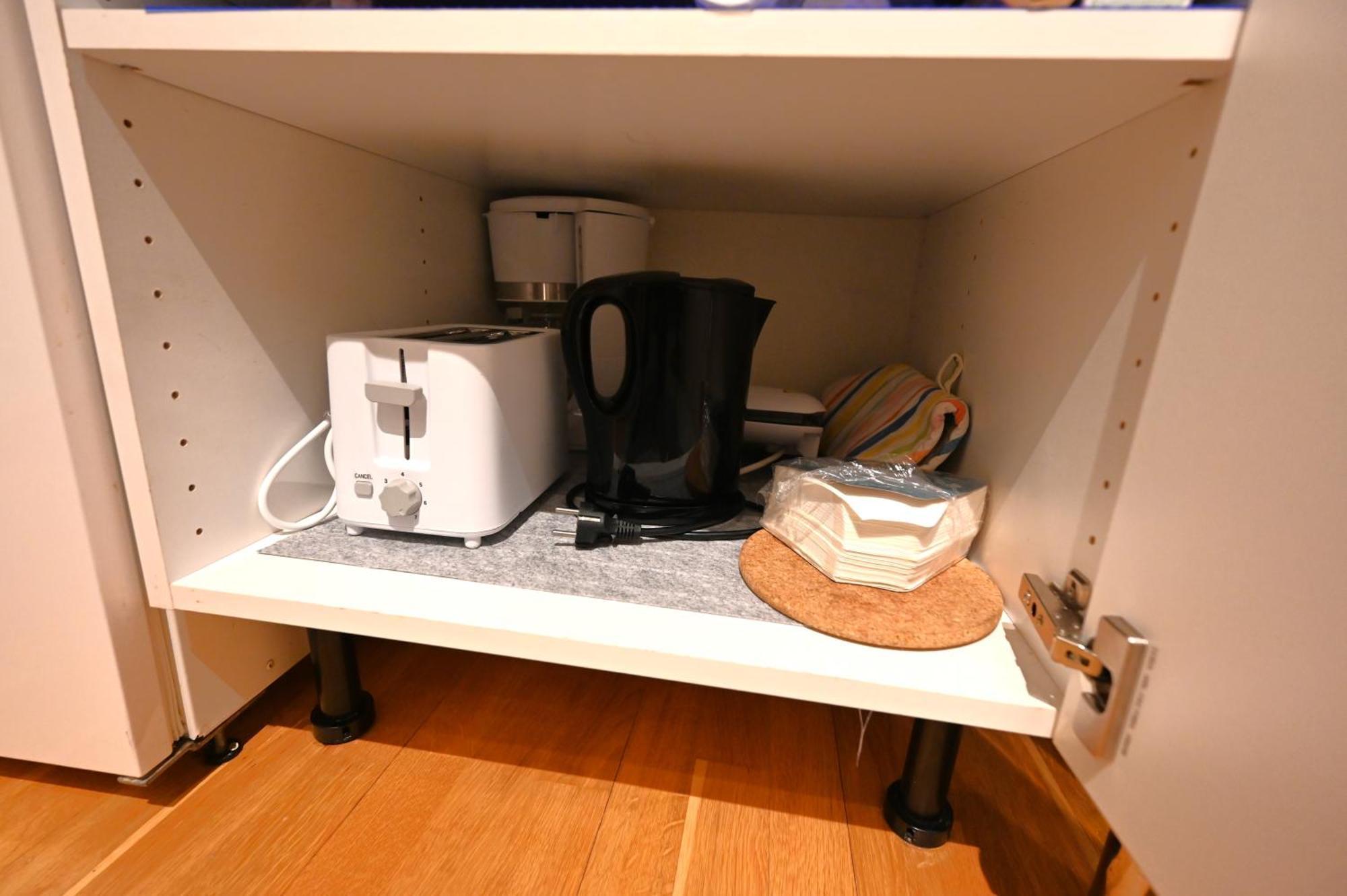 One-room Dorm With Kitchenette, Bath, Bed 140x200 Apartment